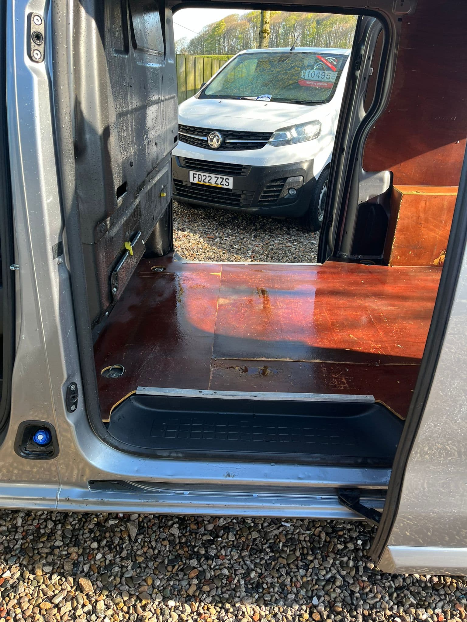 Vehicle image 8 of 21