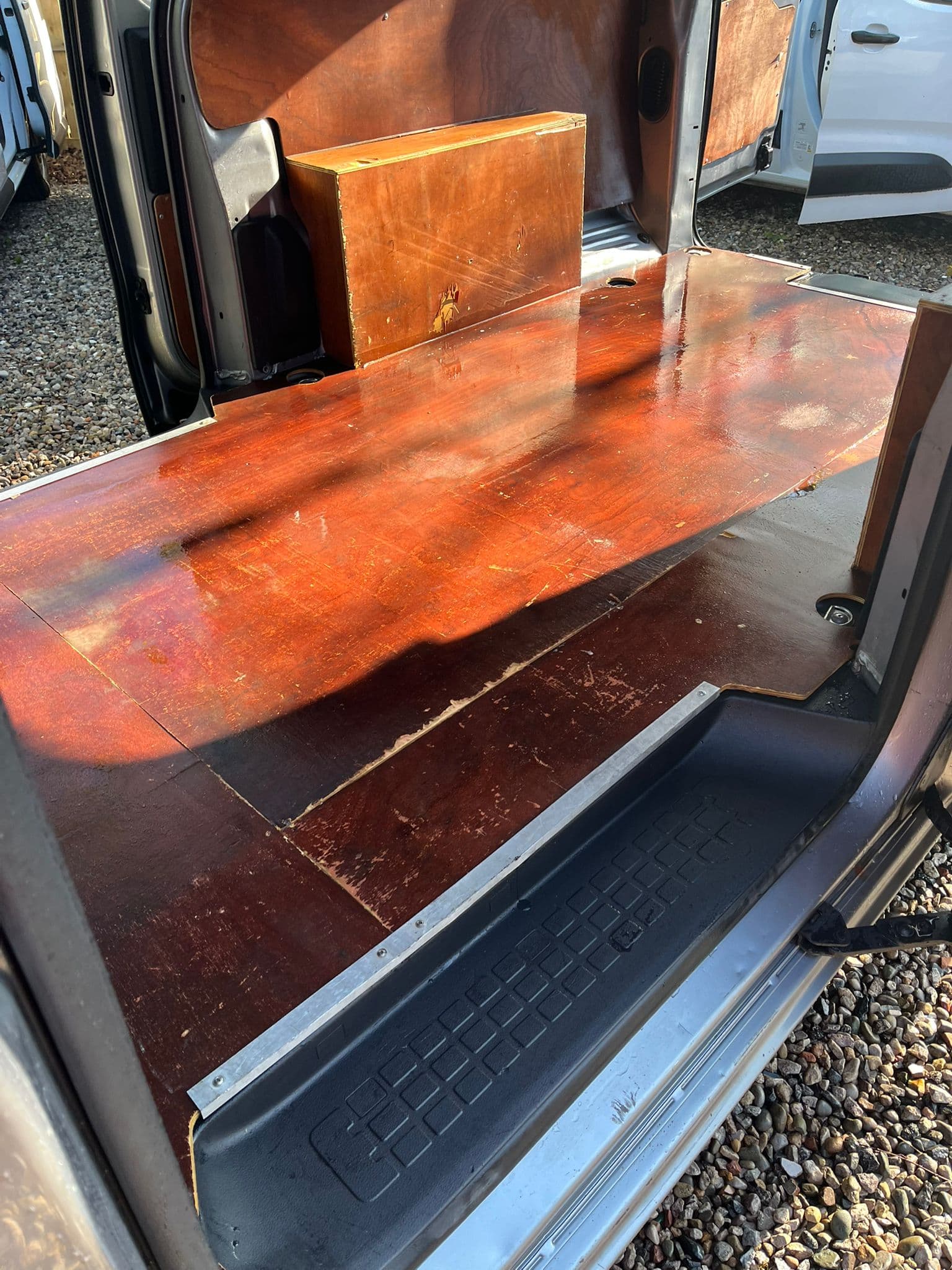 Vehicle image 9 of 21