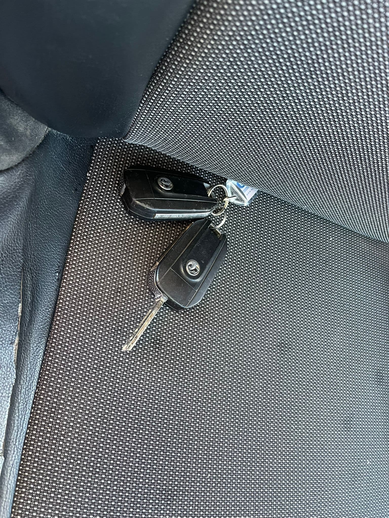 Vehicle image 14 of 21