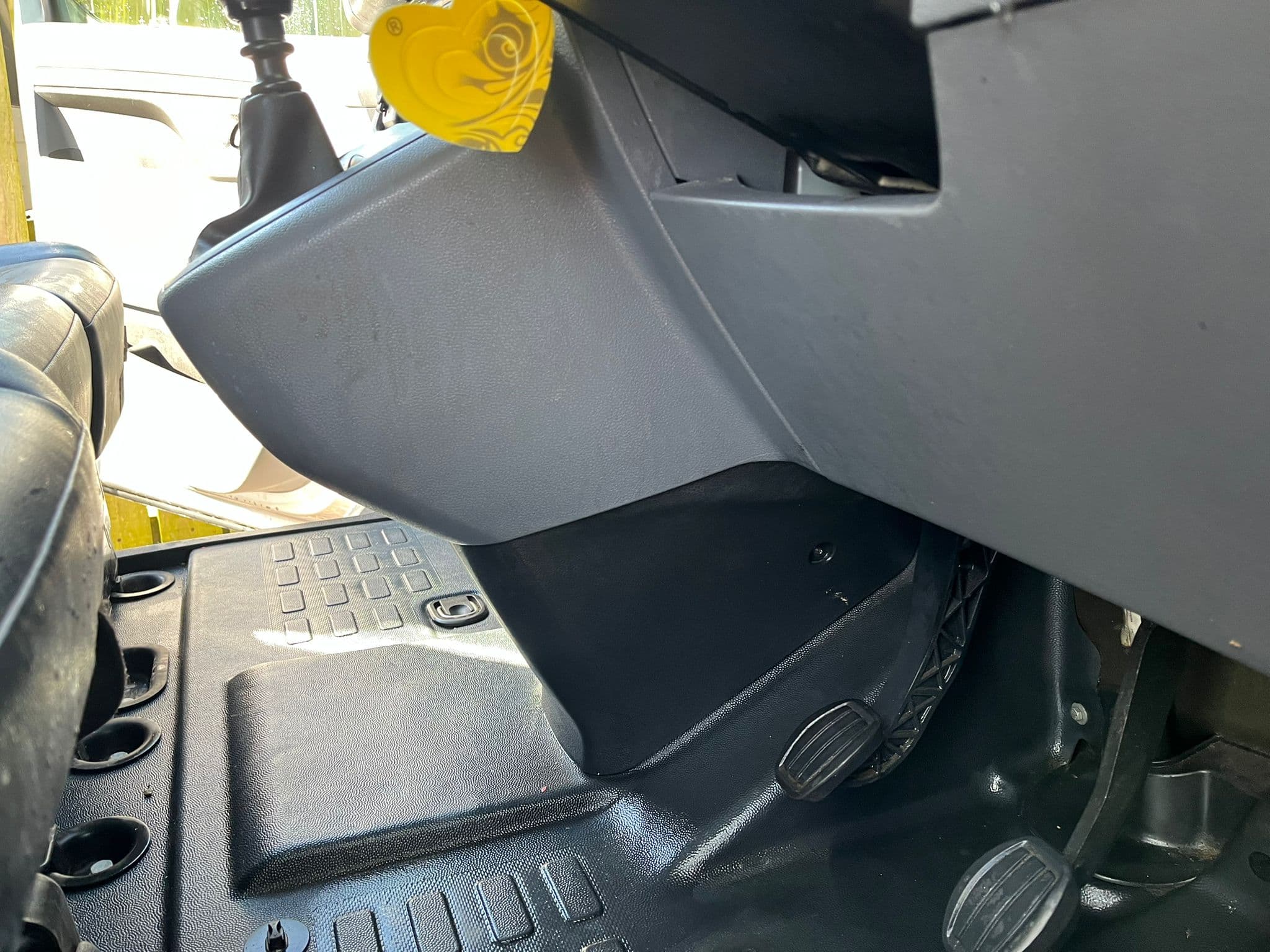 Vehicle image 16 of 21