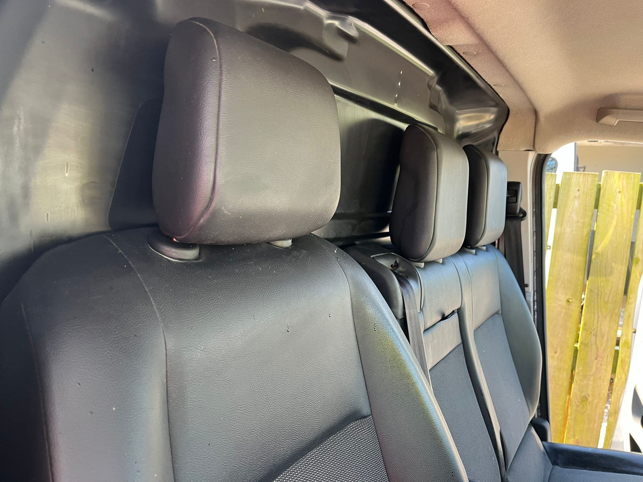 Vehicle image 18 of 21