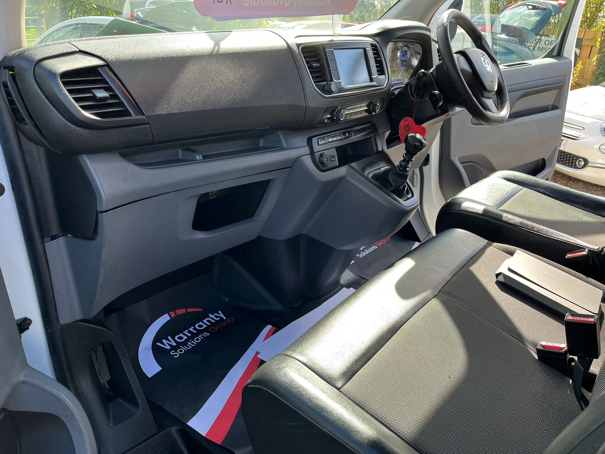 Vehicle image 11 of 32