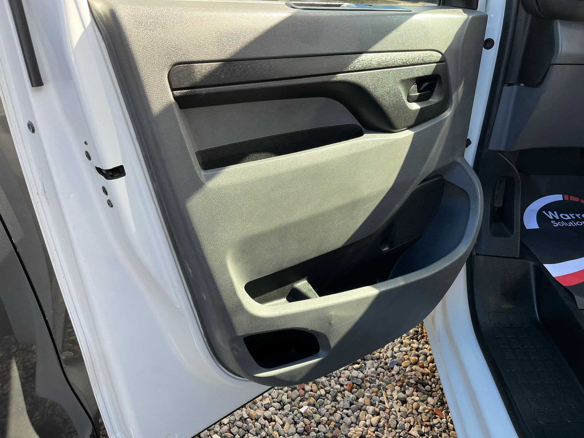 Vehicle image 14 of 32