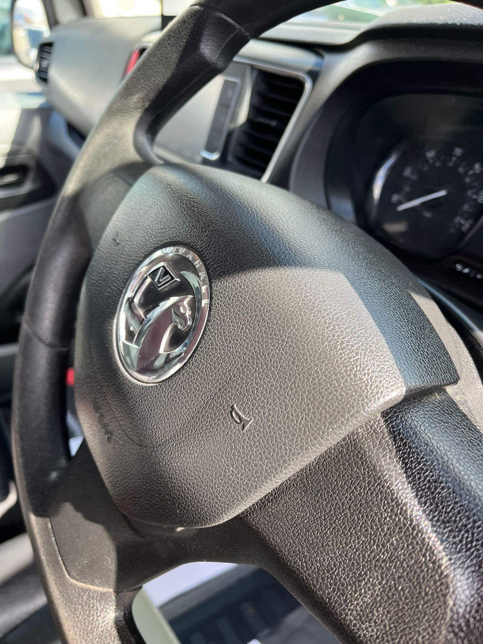 Vehicle image 21 of 32