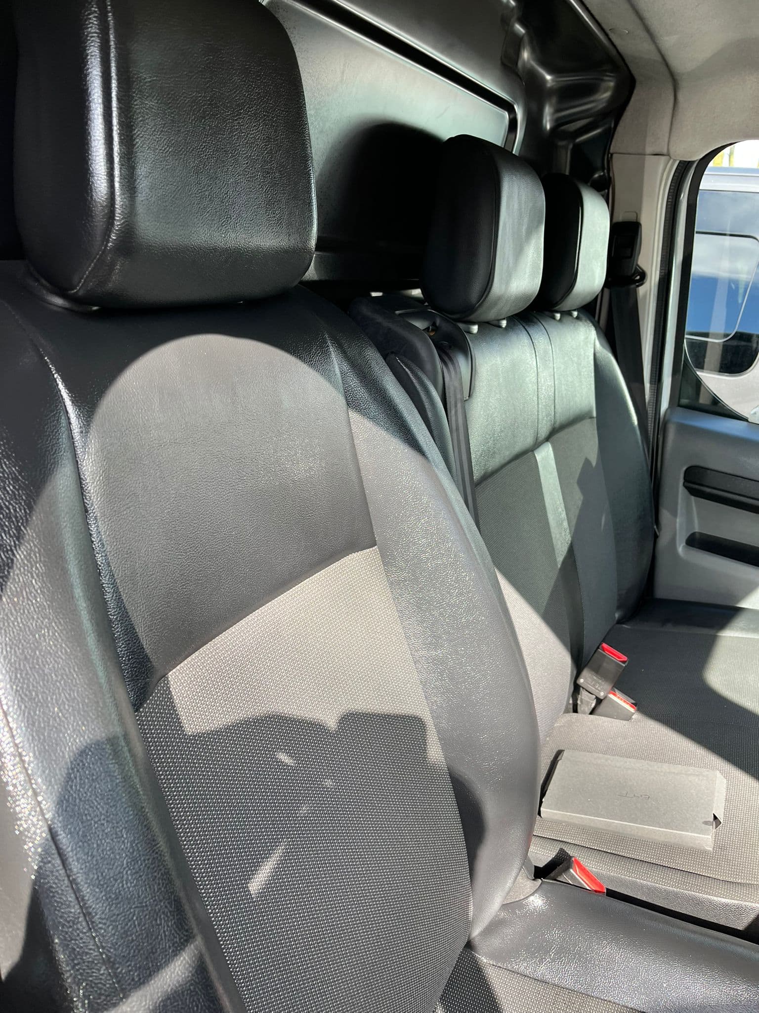 Vehicle image 22 of 32