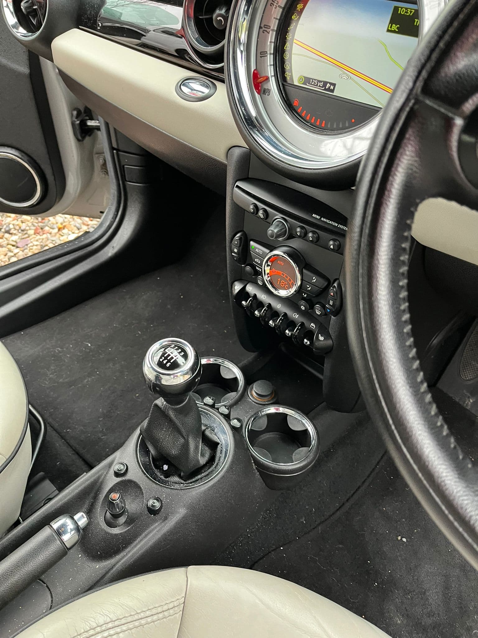 Vehicle image 7 of 16