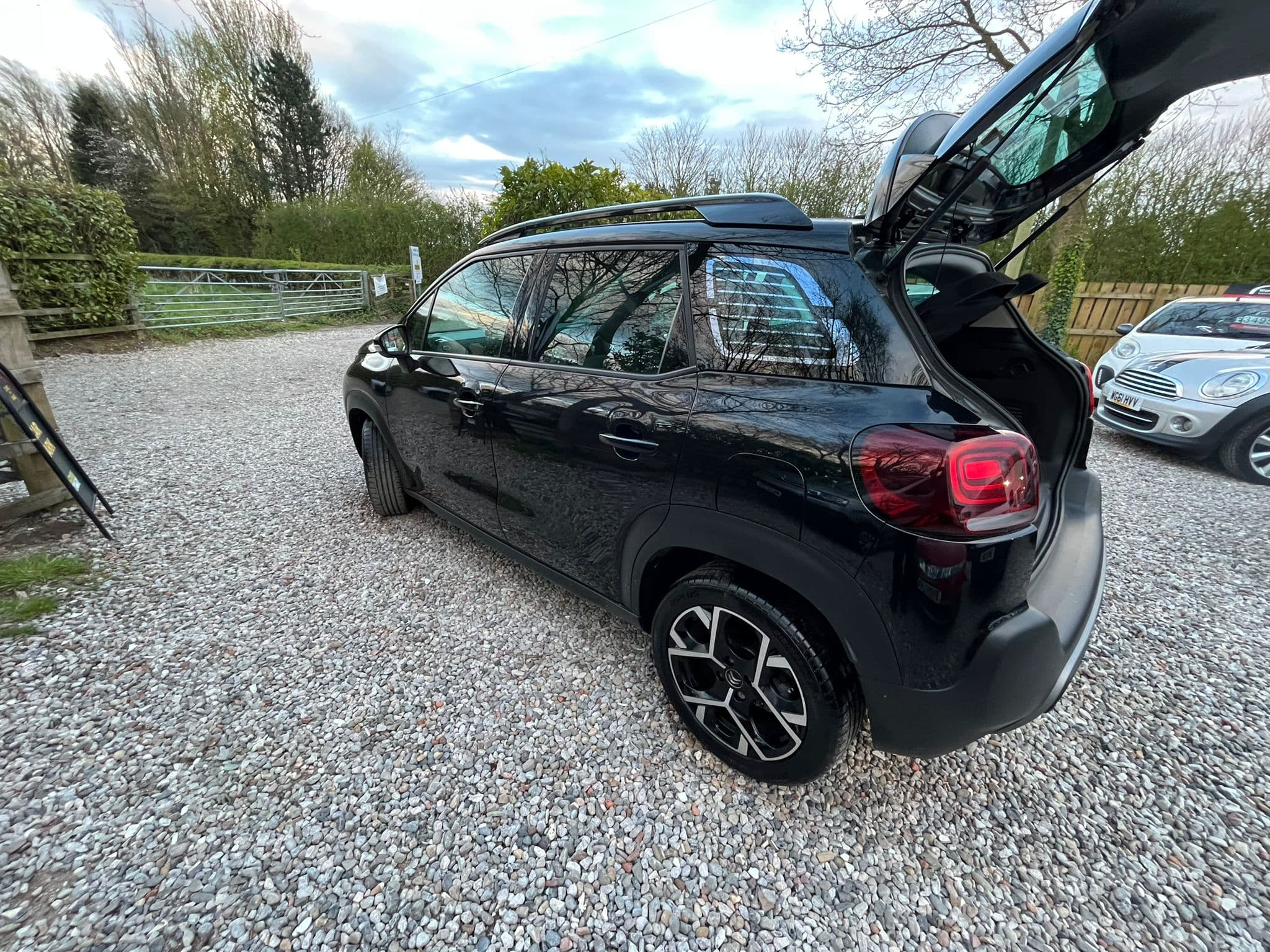 Vehicle image 4 of 19