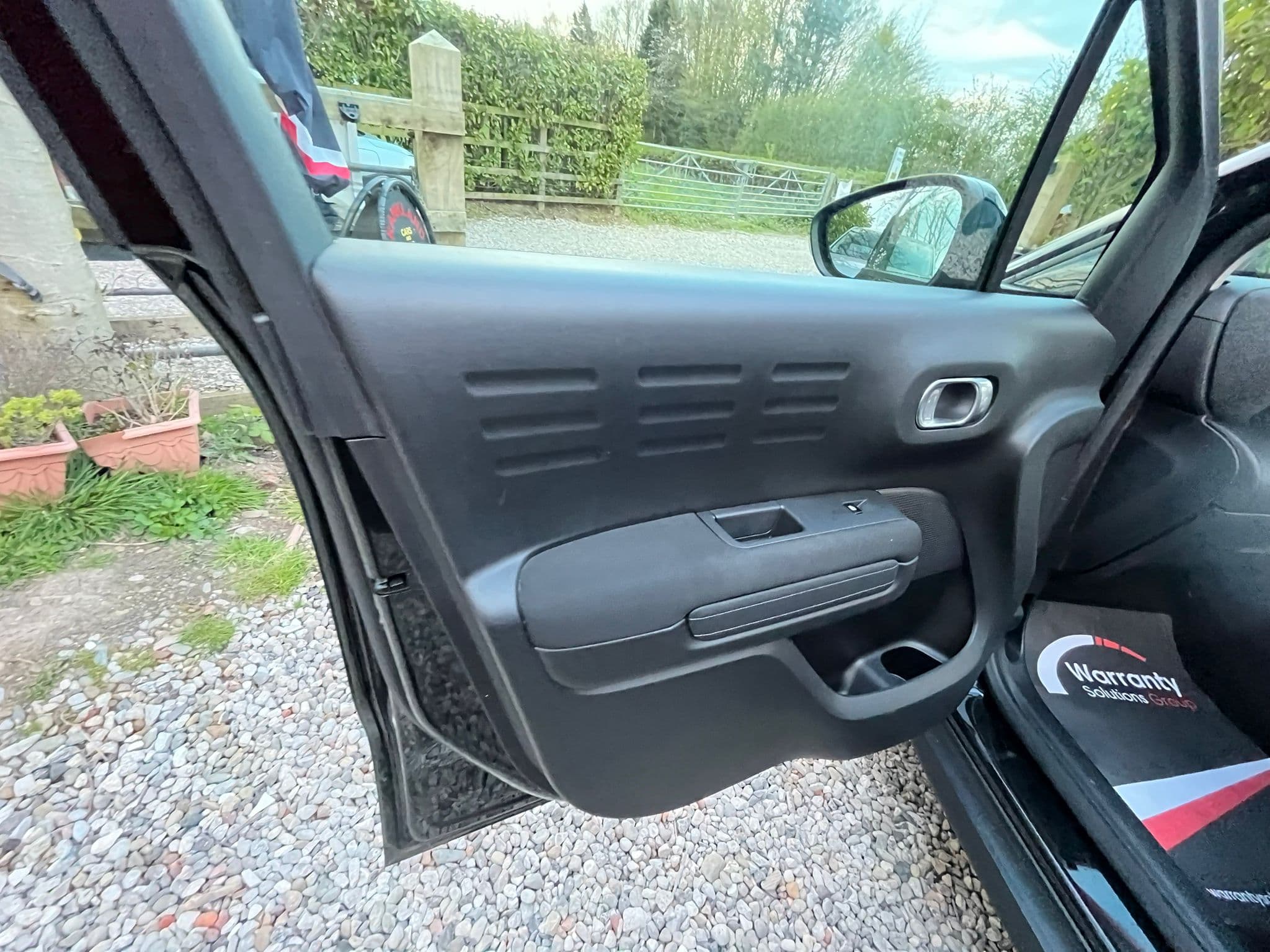 Vehicle image 9 of 19