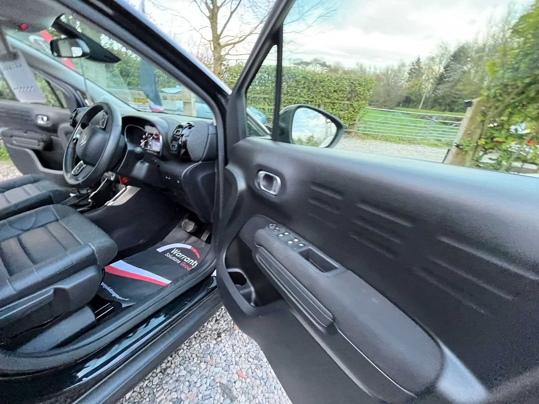 Vehicle image 13 of 19