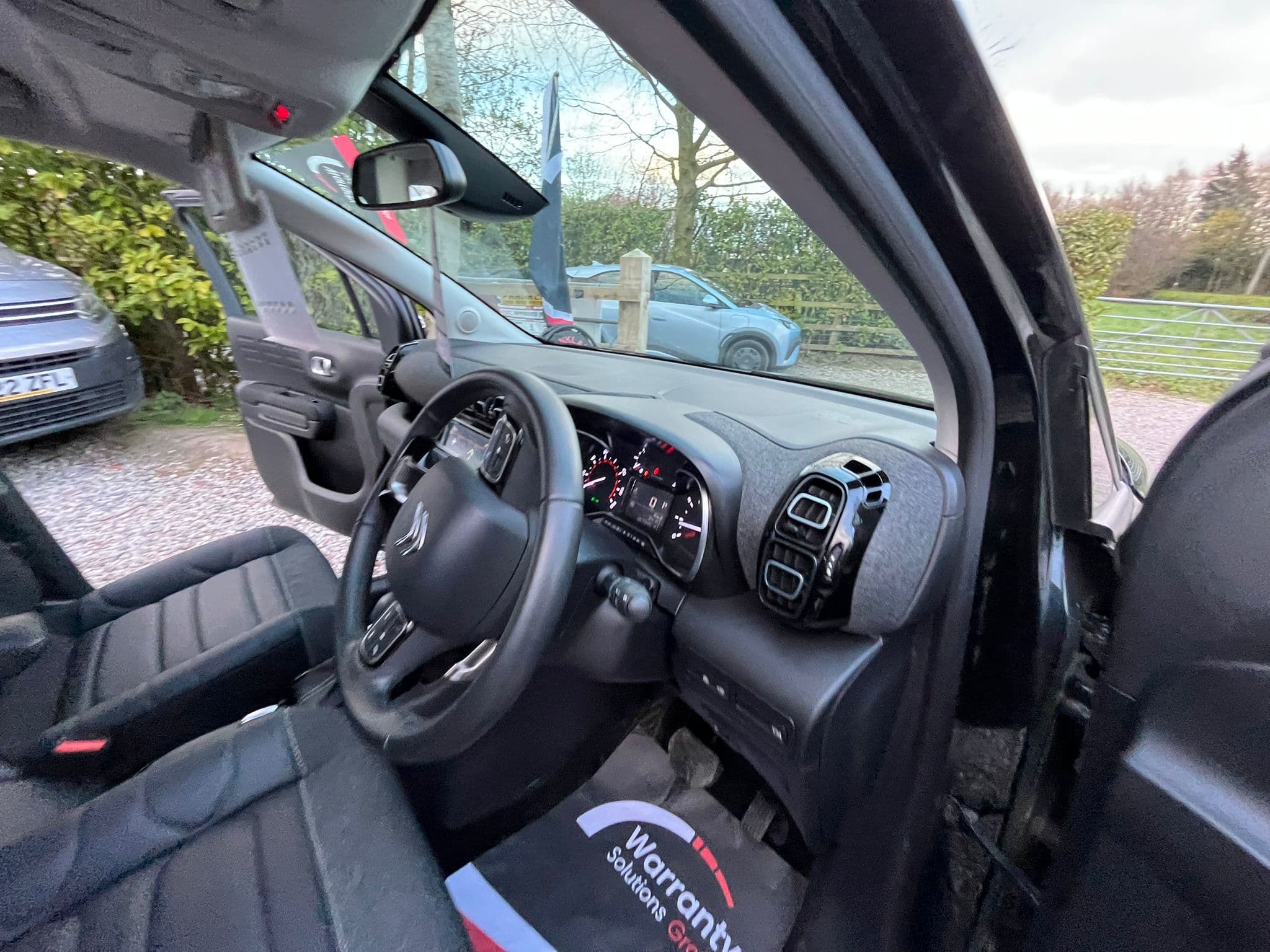 Vehicle image 18 of 19